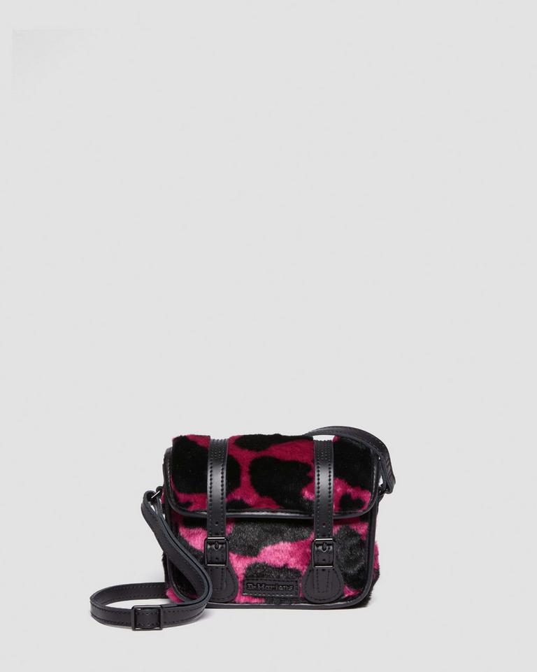 Dr Martens 7 Inch Faux Fur Cow Print Crossbody Veske Rosa Svarte | 32057-UHAQ